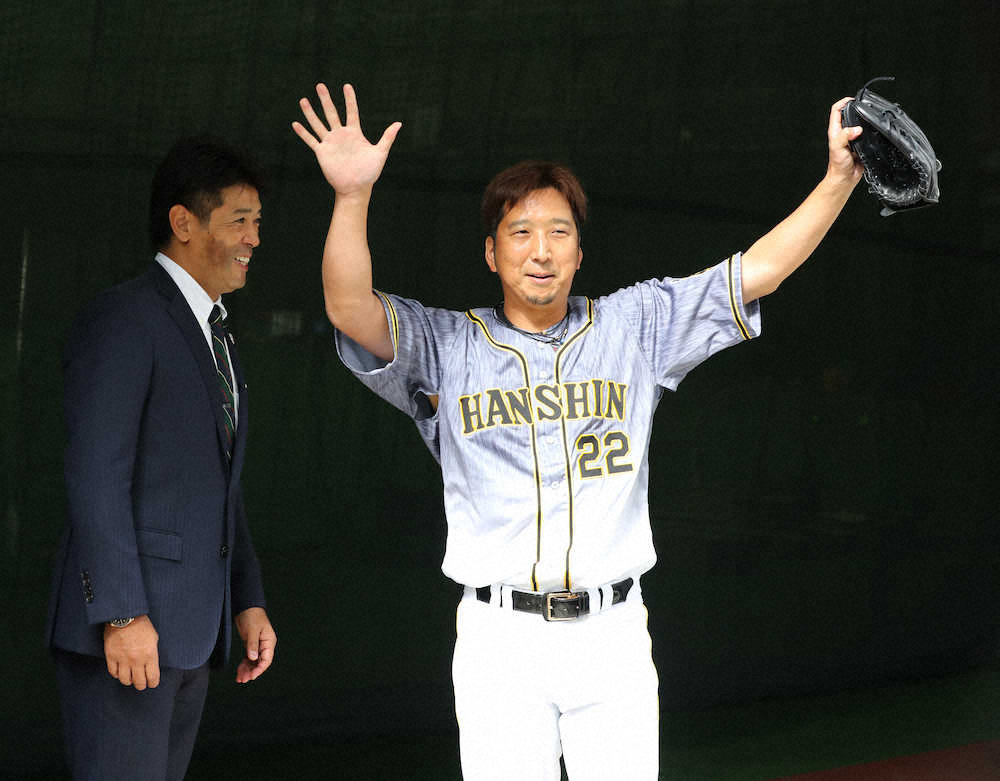 【画像・写真】侍J稲葉監督、阪神キャンプ視察で岩崎、西勇らに熱視線　藤浪は「気にしている選手の一人」