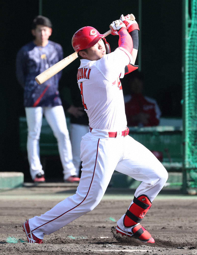 【画像・写真】広島・誠也、飛び入りシート打撃で3安打「投手と勝負する方が楽しい」