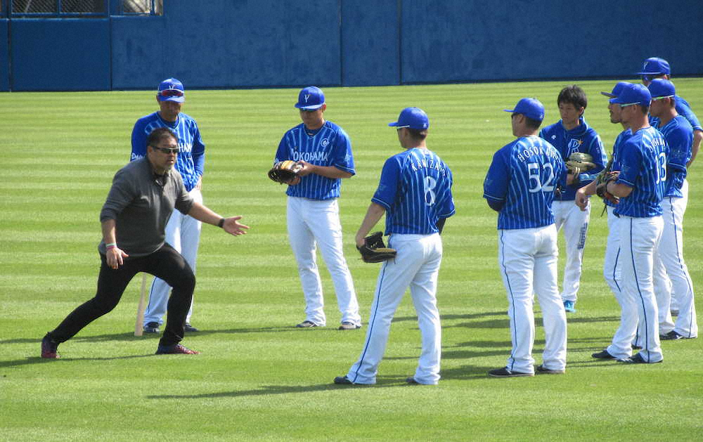 【画像・写真】DeNA“欽ちゃん走り”で走塁改革　アメフト指導の朝倉氏が「股関節意識」を徹底