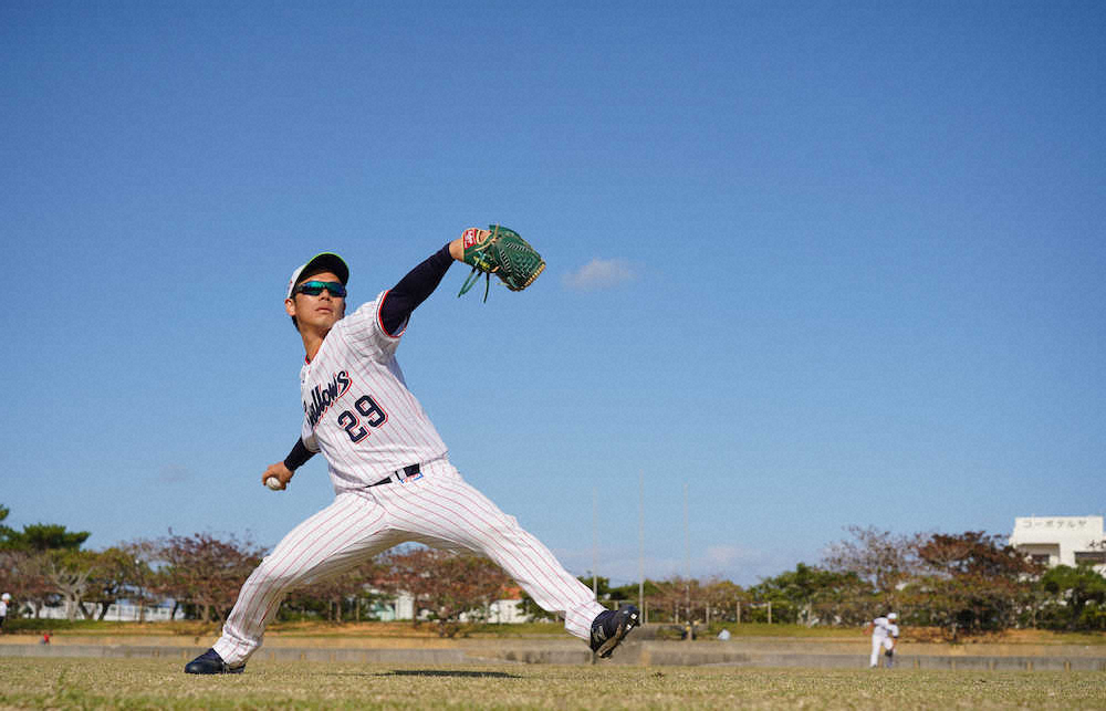 【画像・写真】ヤクルト・ライアン　新球種ツーシームに磨き　バーネット氏から握り方伝授