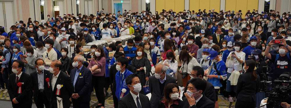【画像・写真】DeNA　地元との懇親会も“厳戒態勢”　全員マスク着用、握手も禁止