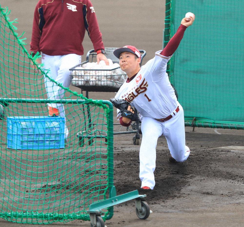 【画像・写真】フリー打撃に登板する松井裕（撮影・白鳥　佳樹）