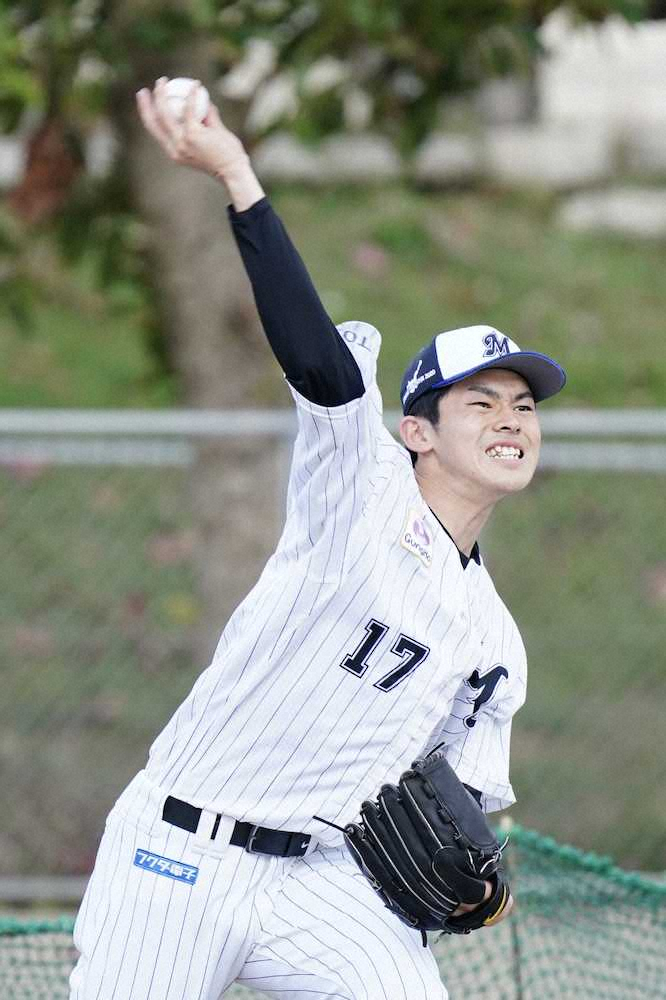 【画像・写真】キャッチボールでチェンジアップを投げる佐々木朗（撮影・長久保　豊）