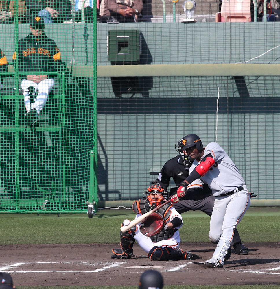 【画像・写真】巨人・育成2年目のモタ　3安打＆レーザーで存在感「ガンバリマス」