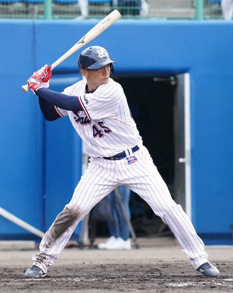 【画像・写真】ヤクルト・嶋　移籍後“初安打”　ベテランのプレーに高津監督「さすがだね」