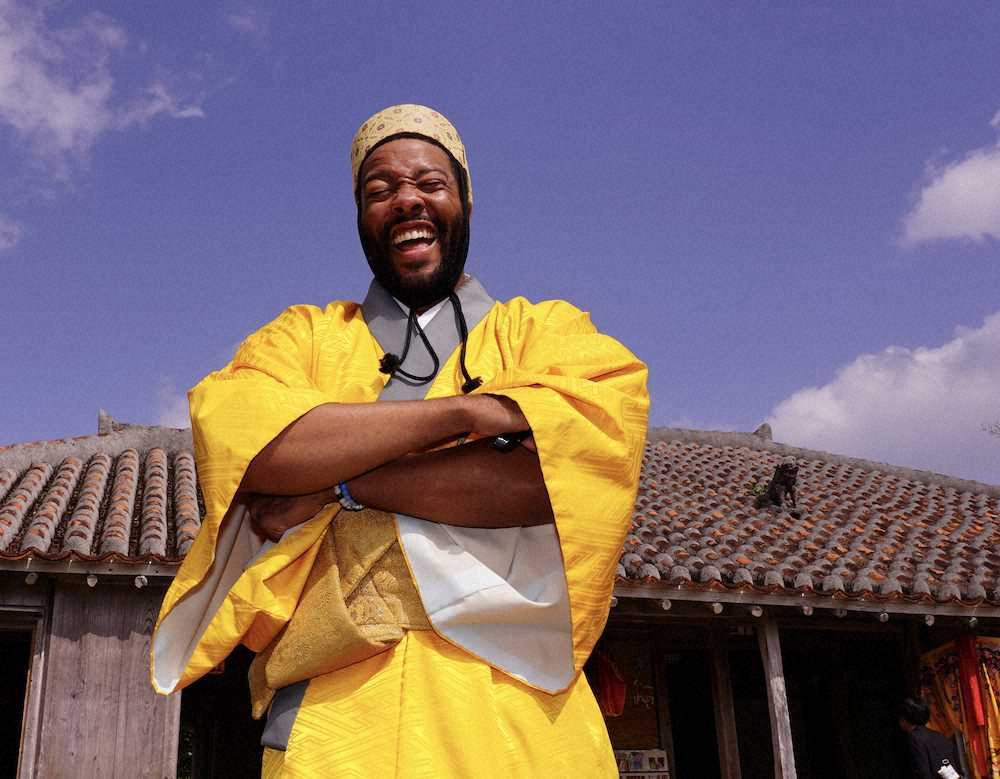 【画像・写真】ロッテ・ジャクソン、リスザルとたわむれ石垣島の休日満喫　琉球衣装にも挑戦