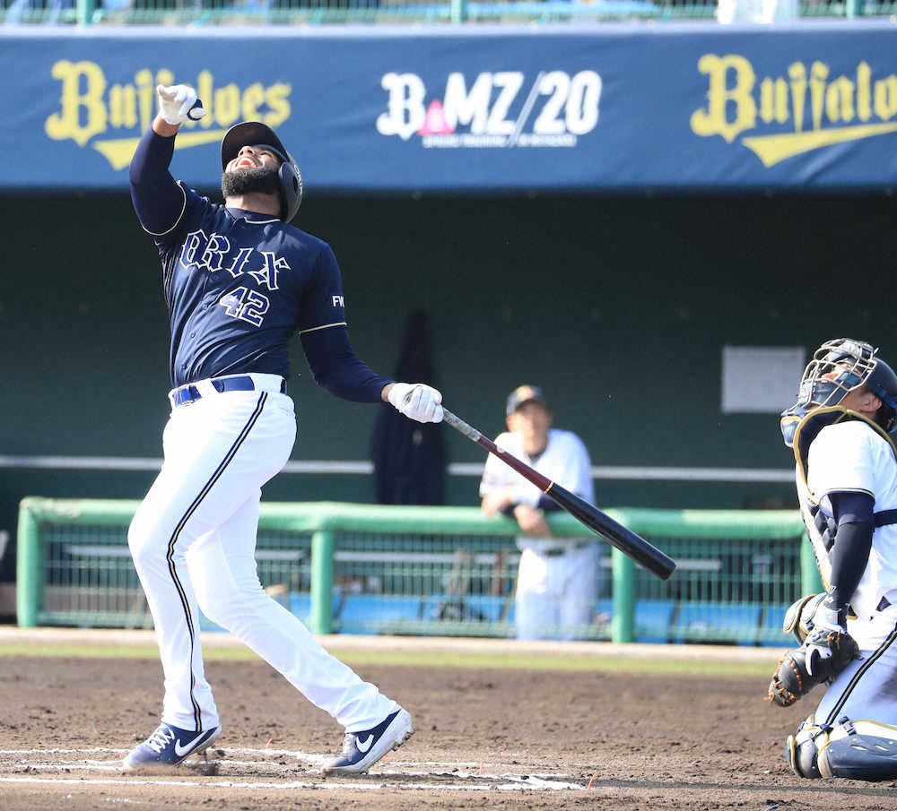 【画像・写真】オリックス・新外国人ロドリゲス　実戦デビューで…特大ファウル「感覚を確かめられたよ」