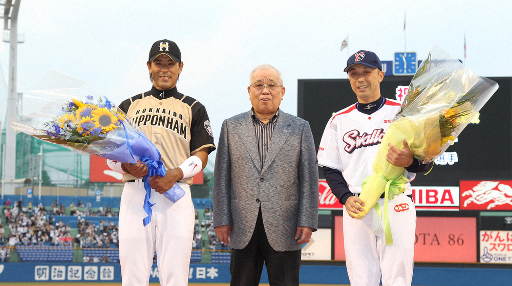 【画像・写真】侍・稲葉監督　墓前にささぐ金メダル誓う「立派な監督になったという報告が…」
