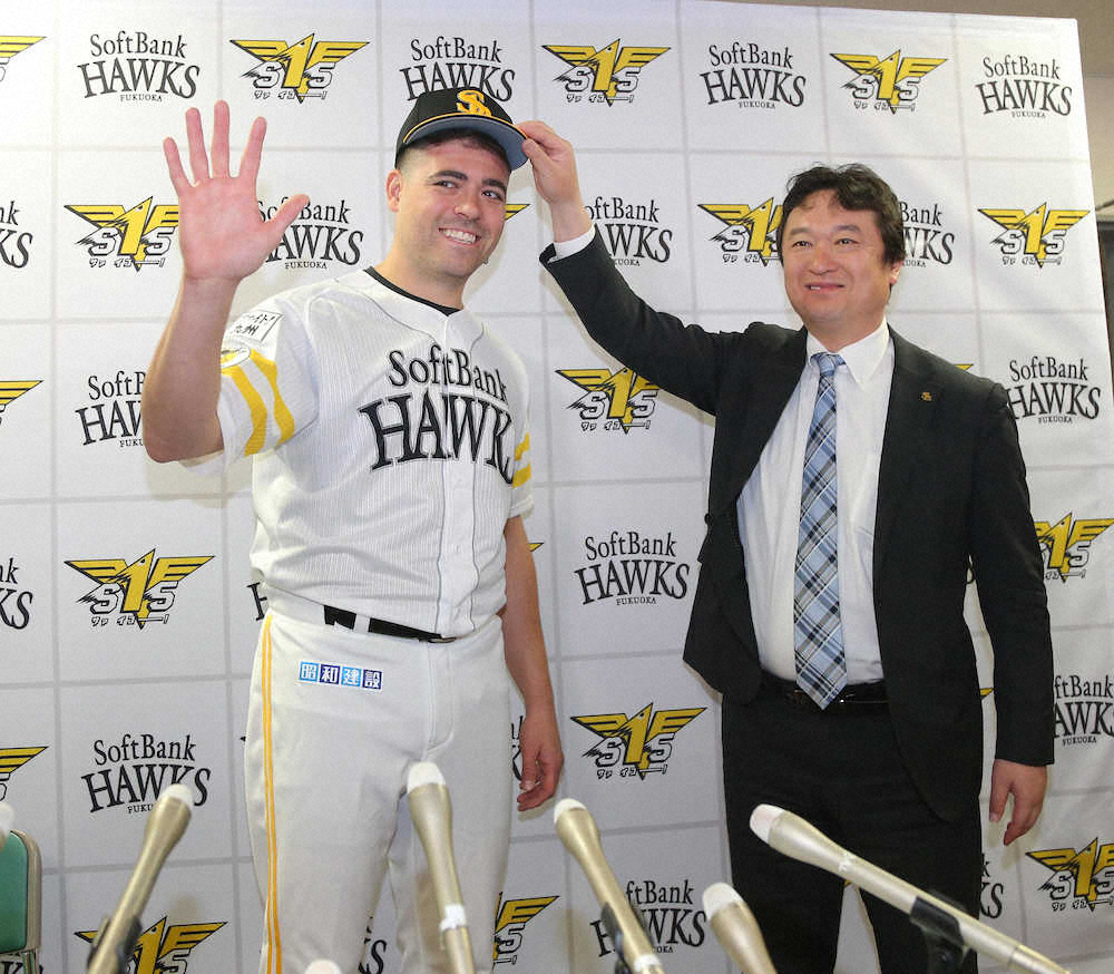 【画像・写真】ソフトB・ムーア「グレートな気持ち…チームが勝つ機会増えるよう」入団会見で意気込み