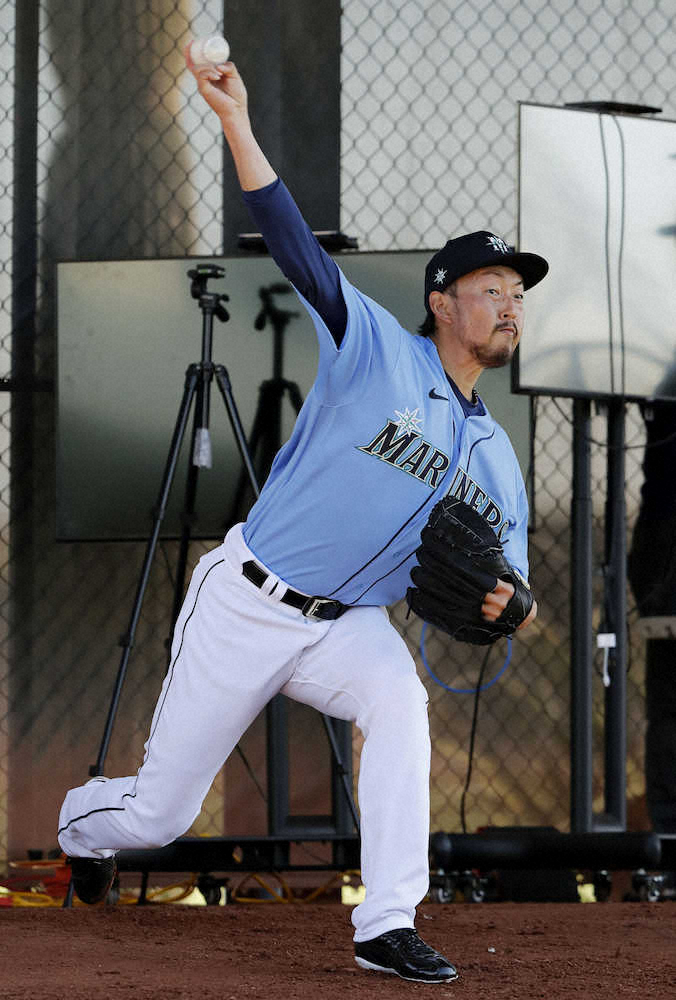【画像・写真】マリナーズ・平野、背番6披露　登板記録更新へ意欲「1試合でも超すことができるよう」