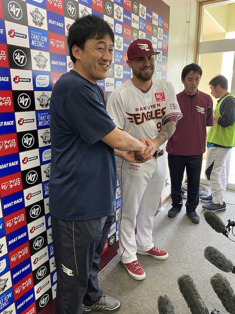 【画像・写真】楽天　ロメロが1軍キャンプ合流「数字よりもケガなく戦うことを…」フリー打撃では快音も