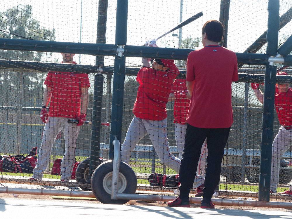 【画像・写真】エンゼルス大谷　初ブルペンは3月中旬　バレンタインデー即席サイン会でファンサービス