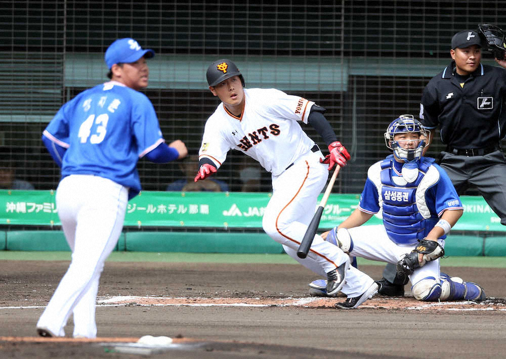 【画像・写真】巨人・岡本　初対外試合でチーム初得点呼んだ！体重制限でおかき断っても粘り健在