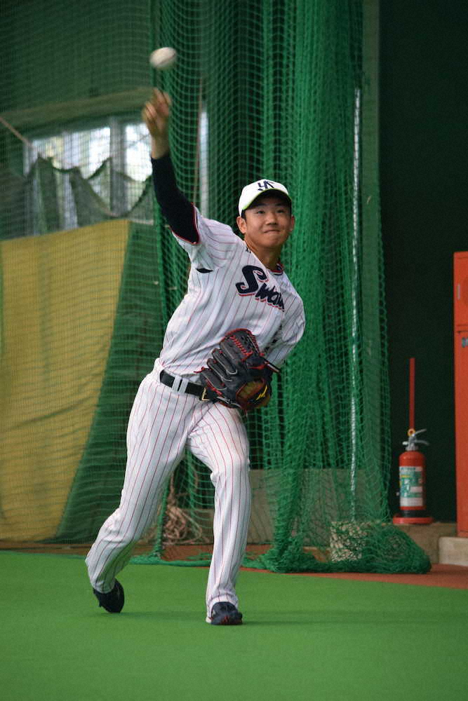 【画像・写真】ヤクルト・奥川「うれしい」星稜・山下総監督の前で投げた