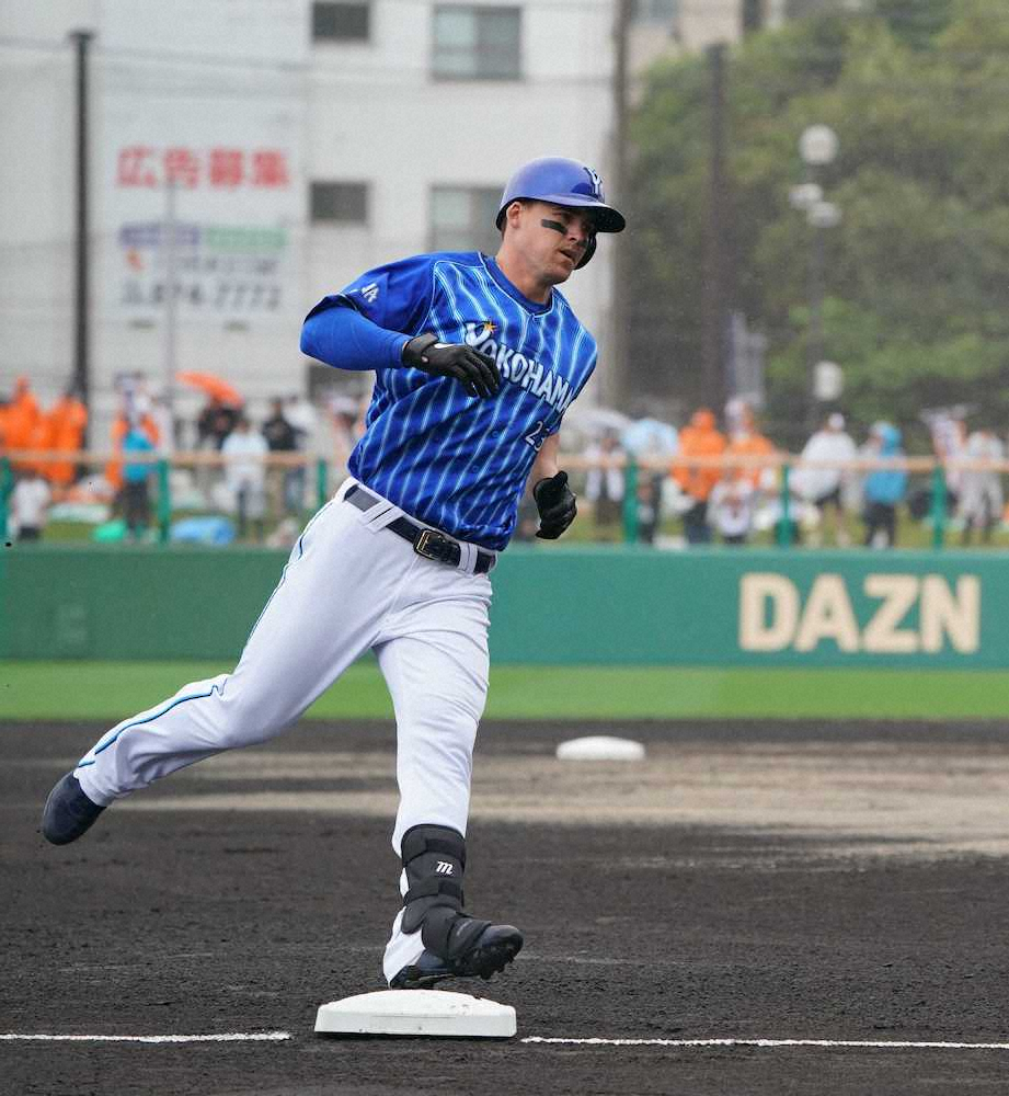 【画像・写真】DeNA新助っ人・オースティン　オープン戦で2打席連発！！豪快中越え弾＆技あり左越え弾