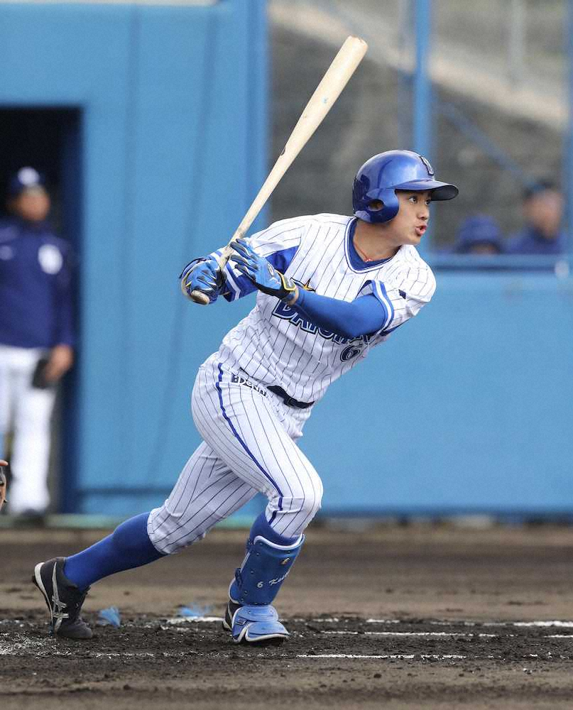 【画像・写真】DeNAドラ1森　プロ初スタメンでマルチ、いきなり右前打にフェン直二塁打　ラミ監督「よかったね」