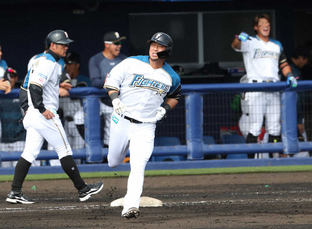 【画像・写真】日本ハム・中田が今春1号　大田に4番譲り「5番か…と。試されているんだなと思った」