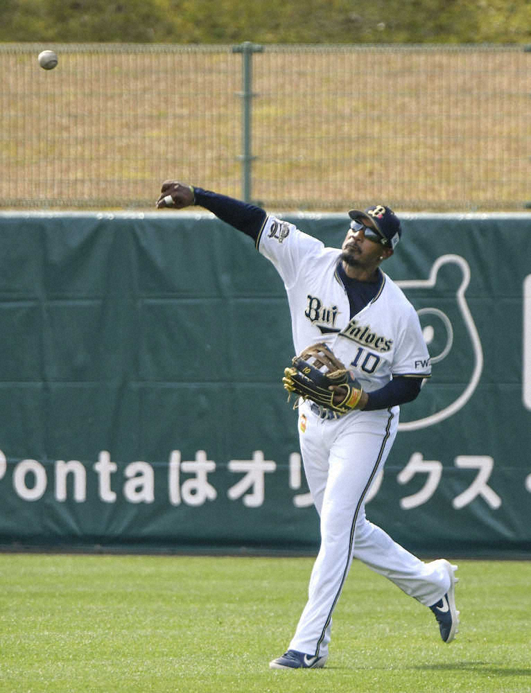 【画像・写真】オリックス新助っ人・ジョーンズ　肩もスゴい！ゴールドグラブ賞4度の実力発揮　右翼を定位置へ