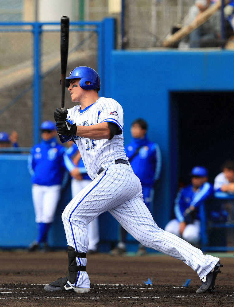 【画像・写真】DeNA・オースティン、右肘張りでオープン戦欠場　23日は復帰へ