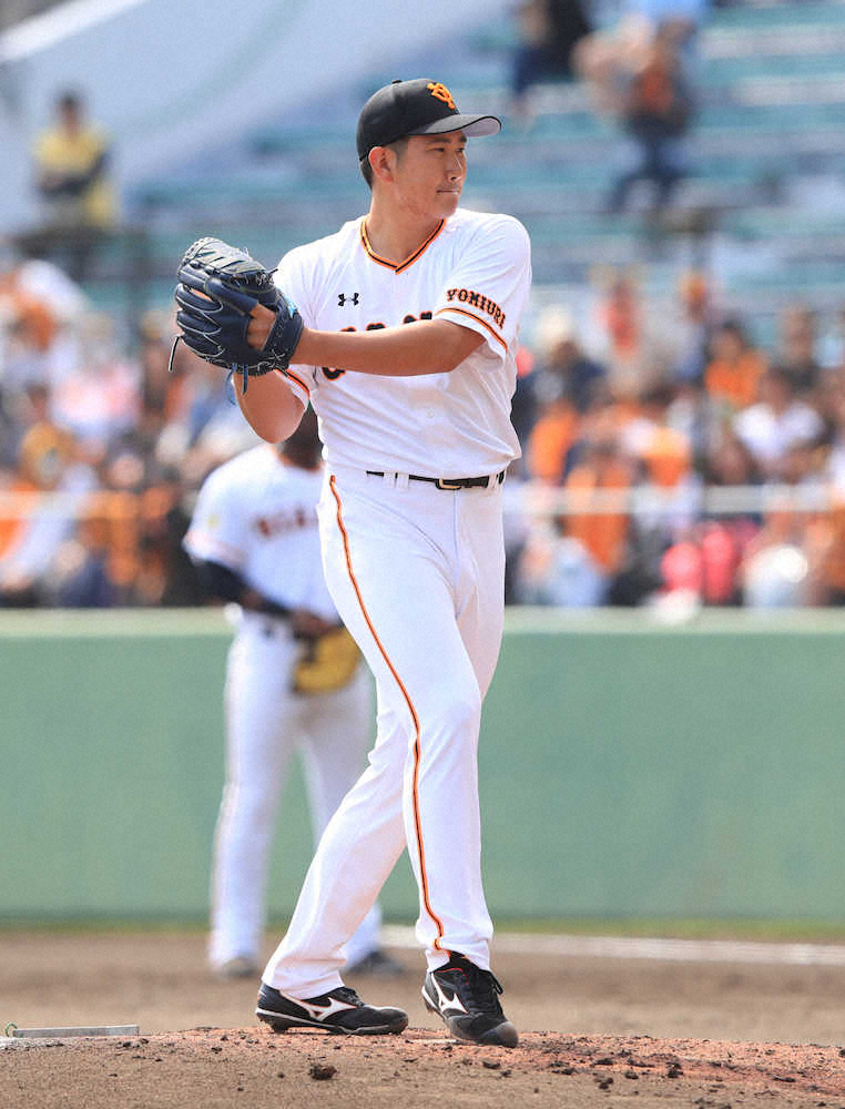【画像・写真】独特なフォームで投球する巨人・菅野（撮影・白鳥　佳樹）　