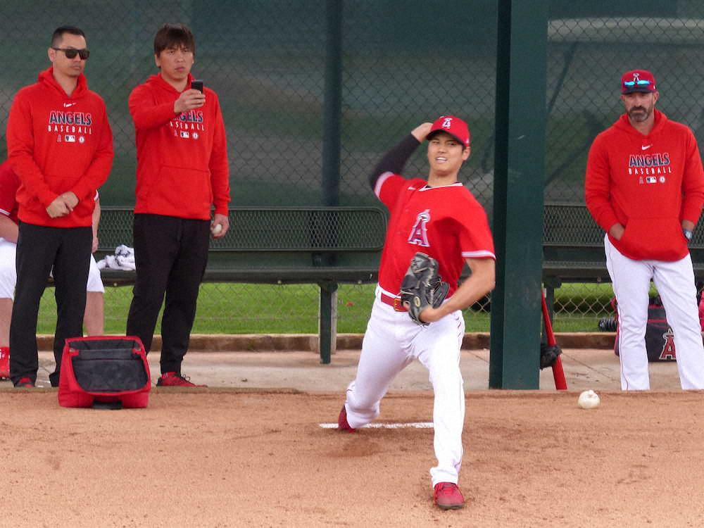 【画像・写真】大谷、今キャンプ初ブルペン入りで安どの表情「次に向けてまたやりたい」
