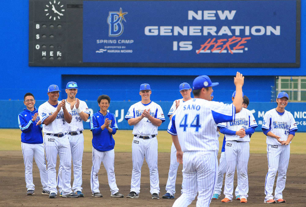 【画像・写真】DeNA　キャンプMVPはオースティン　ラミレス監督「大活躍してくれた」