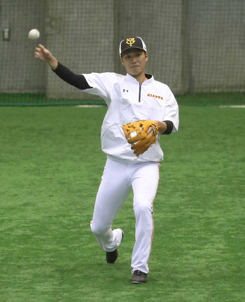 【画像・写真】別メニューでノックを受ける坂本（撮影・尾崎　有希）