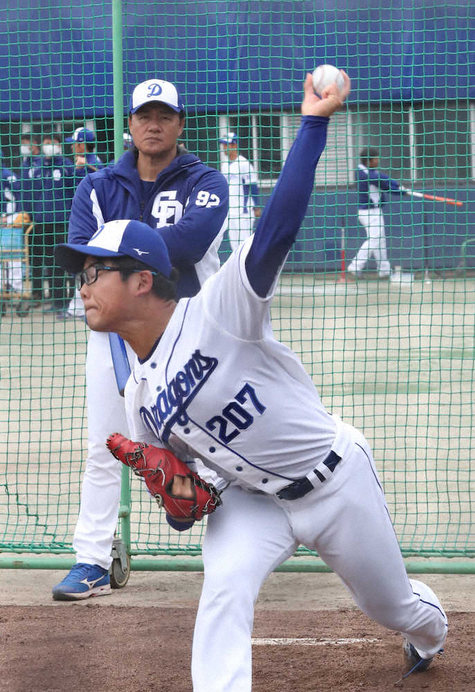 【画像・写真】中日育成1位・松田　初の“御前投球”で42球　与田監督「指にかかった球は良い」