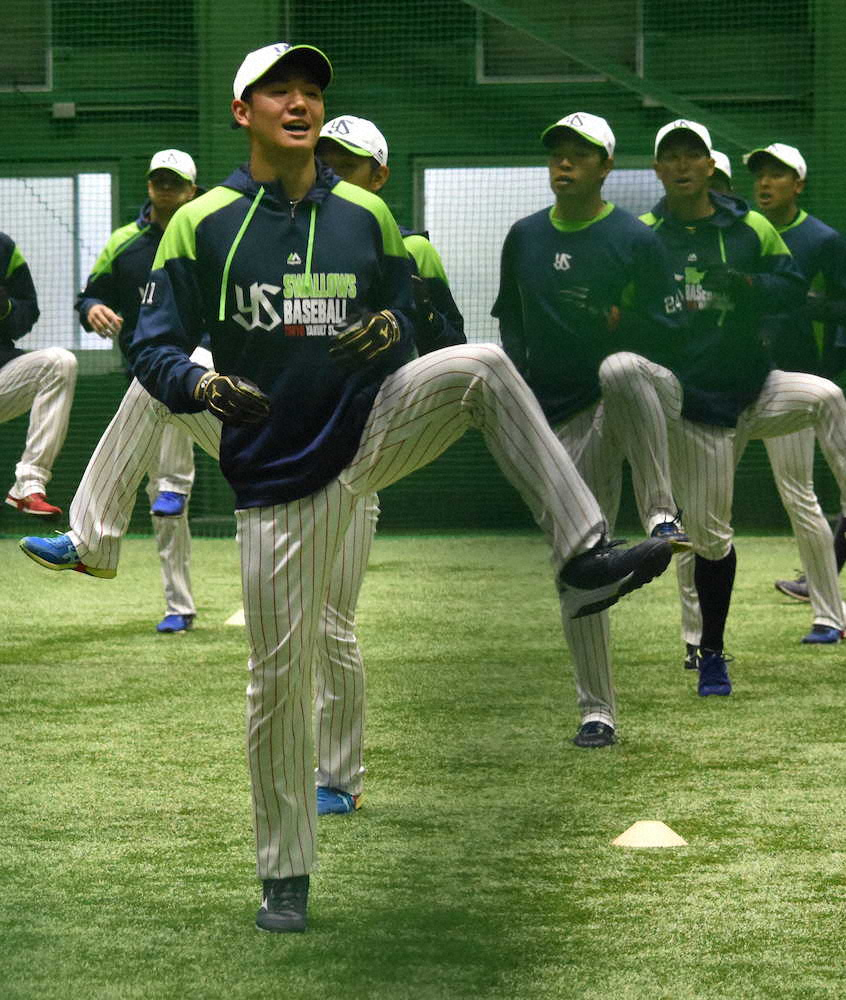 【画像・写真】ヤクルト・奥川　キャッチボールで変化球解禁　ブルペン投球は11日に持ち越し