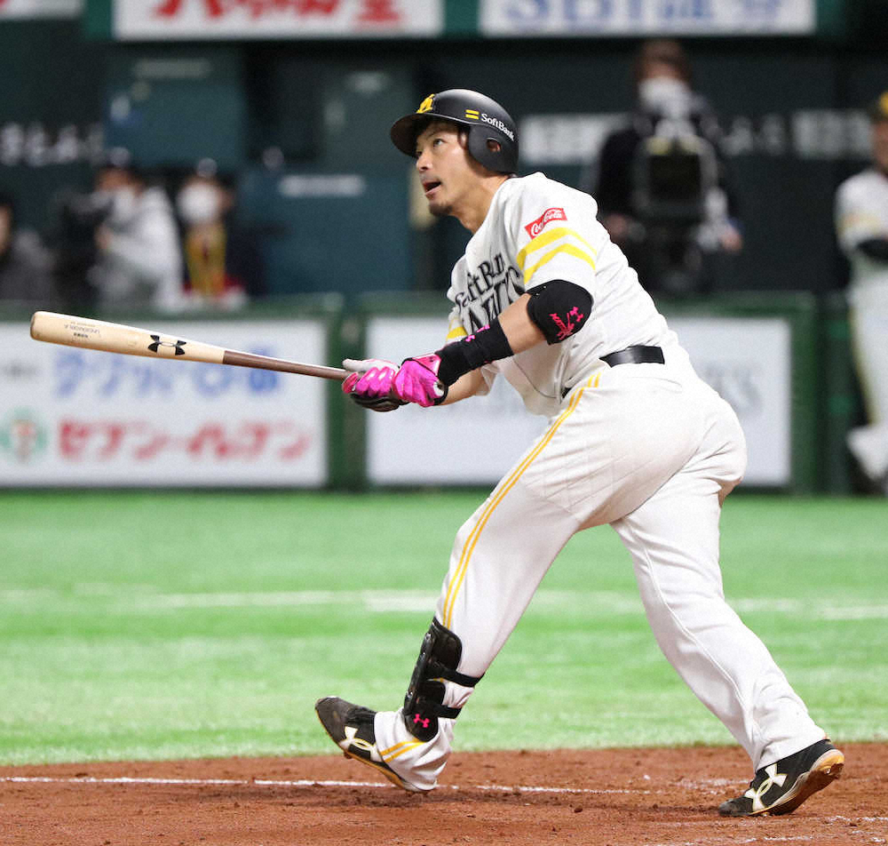 【画像・写真】巨人とのオープン戦の4回1死一、二塁、左越え本塁打を放った松田宣（撮影・中村達也）