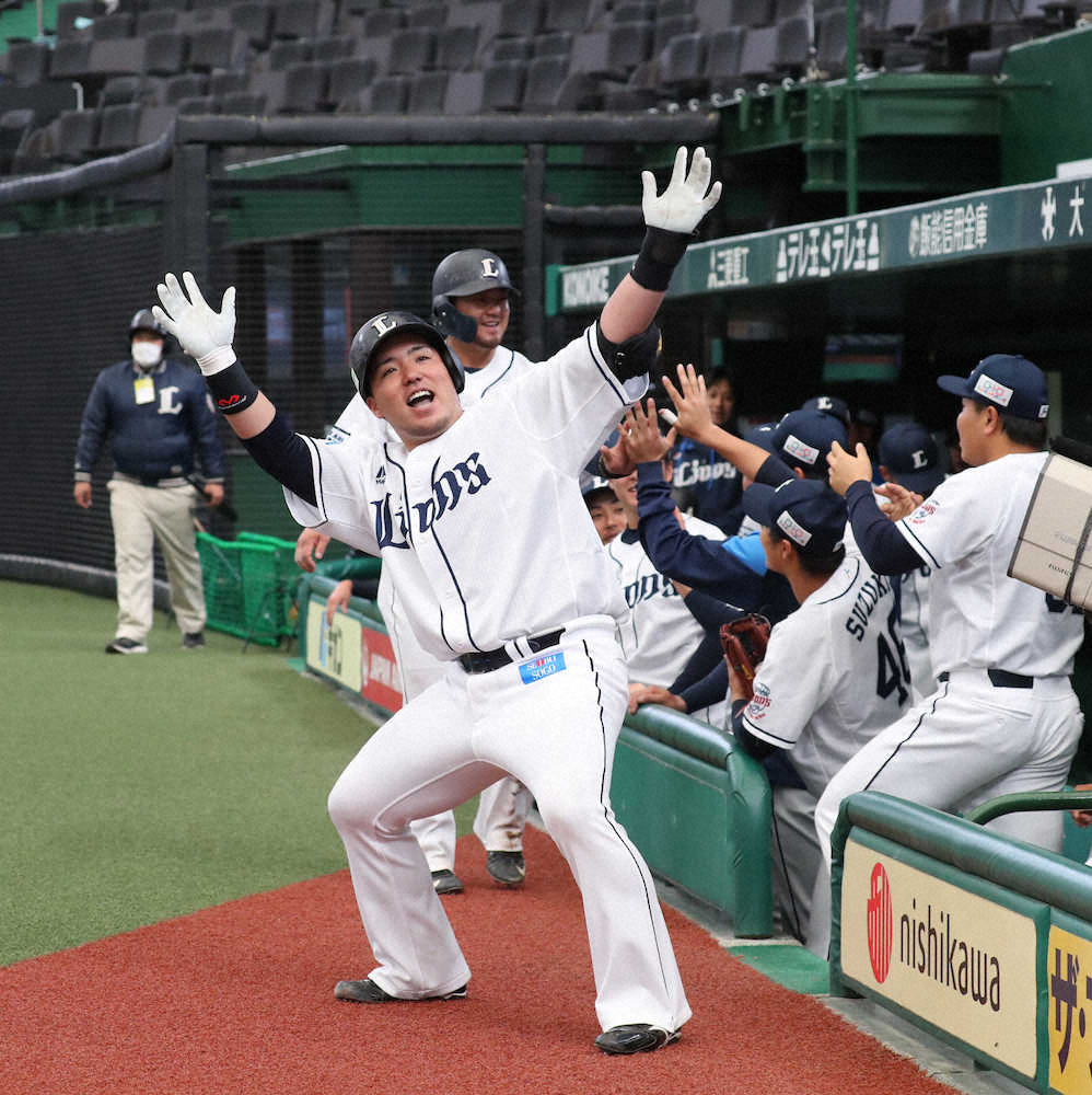 【画像・写真】西武・山川「完璧っ！」3号2ランで自粛前最後の「どすこい」パフォ