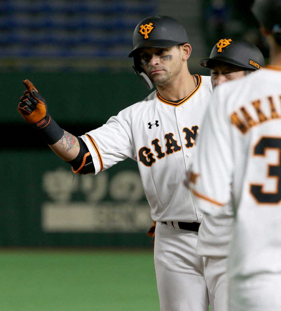 【画像・写真】巨人・パーラ　ミニサメダンス披露「ファンの人ができる日が早く来るように」