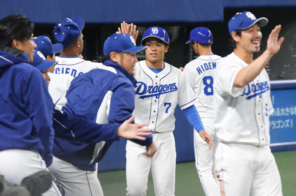 【画像・写真】中日・根尾　開幕1軍へサヨナラ呼んだ同点打「ああいった場面で一本出て良かった」