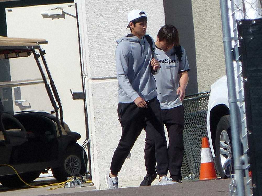 【画像・写真】今後の動向に注目　大谷　キャンプ地球場に45分滞在