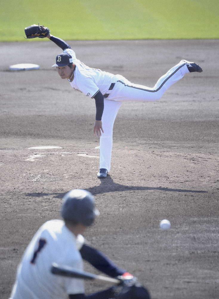 【画像・写真】大商大との練習試合、プロ注目の岡沢をチェンジアップで空振り三振に仕留めるオリックス・宮城大弥