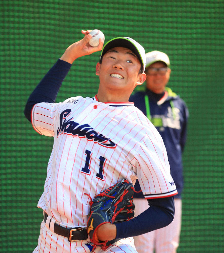 【画像・写真】ヤクルト・ドラ1奥川　変化球解禁ブルペンで63球　見学の石川＆小川絶賛「のけ反りそう」