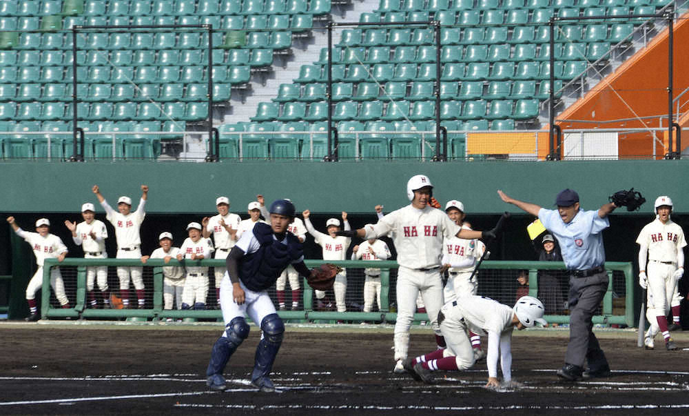 沖縄セルラースタジアム那覇で始まった高校野球の春季沖縄大会