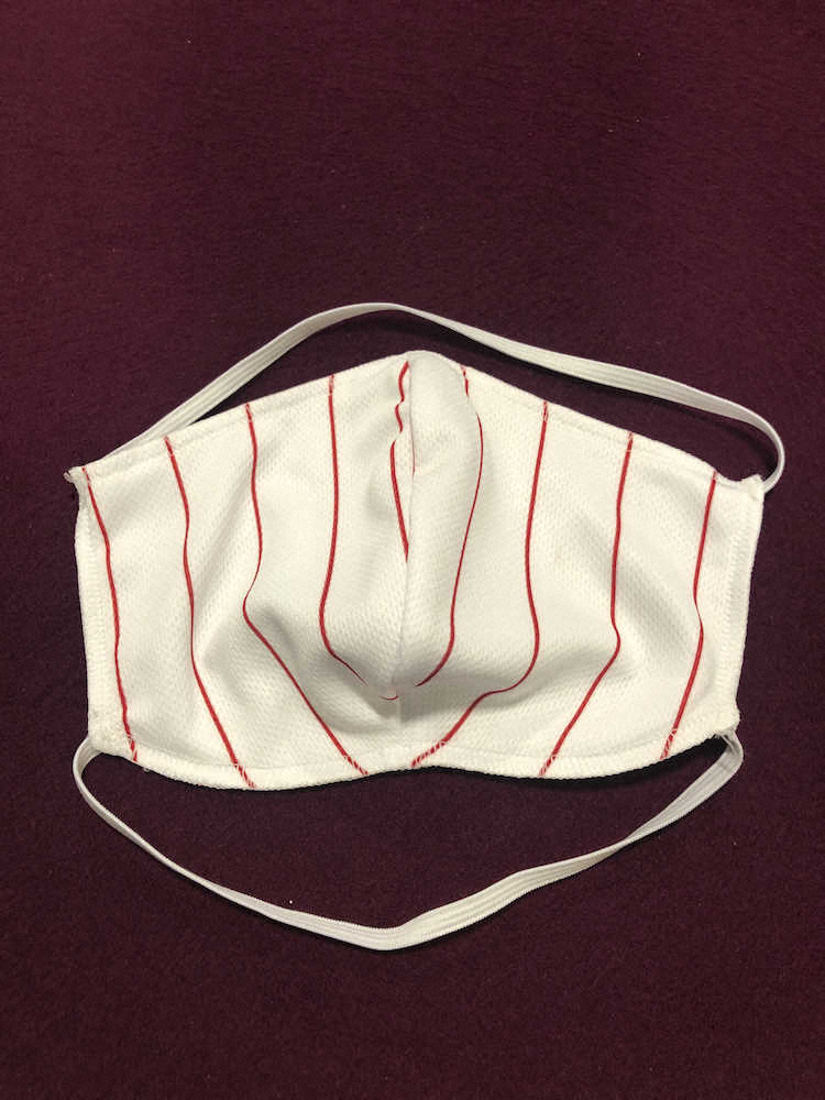 【画像・写真】米ユニフォーム・メーカーが業態変更　医療従事者用のマスクとガウンの製造を開始