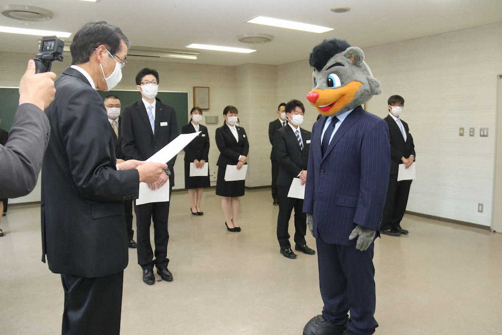 【画像・写真】日本ハム、B☆Bが浦河町職員「特別アドバイザー」辞令交付式出席　イベントなど参加へ