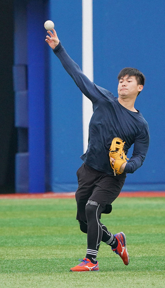 【画像・写真】DeNA・柴田　ハマスタで自主練「開幕した際にはファンの皆さんに感動を」