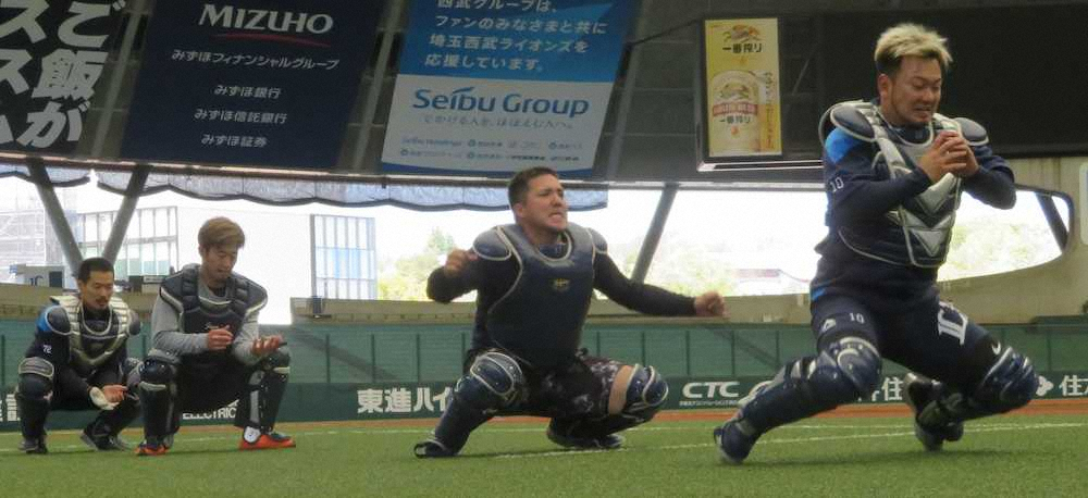 【画像・写真】西武・山川、外崎、川越　“熱血森塾”で捕手練習「めっちゃきつい」「凄さ実感」にまさかの採点