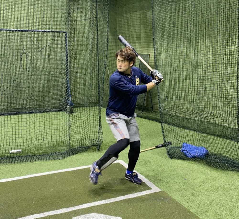 【画像・写真】DeNA戸柱　自主練習で汗「落とさず、むしろ上げていく機会」