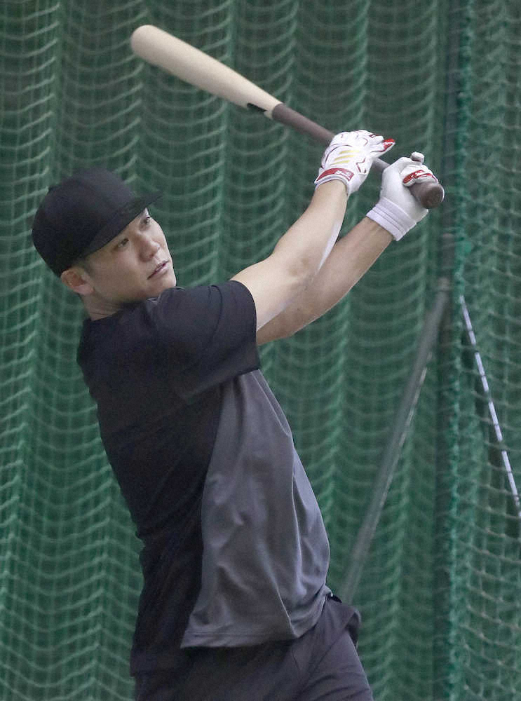 【画像・写真】巨人・坂本　外野ノック受けるも…苦笑い「今日の練習で外野手は断念します」