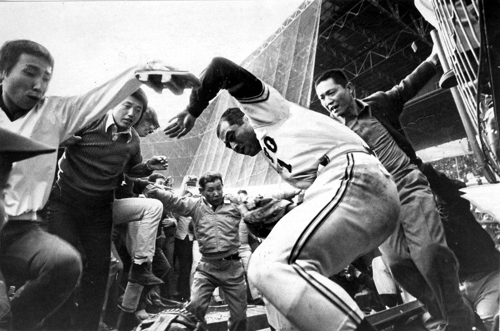 1973年10月22日、甲子園最終決戦で巨人がV９を飾ったが、心ない阪神 