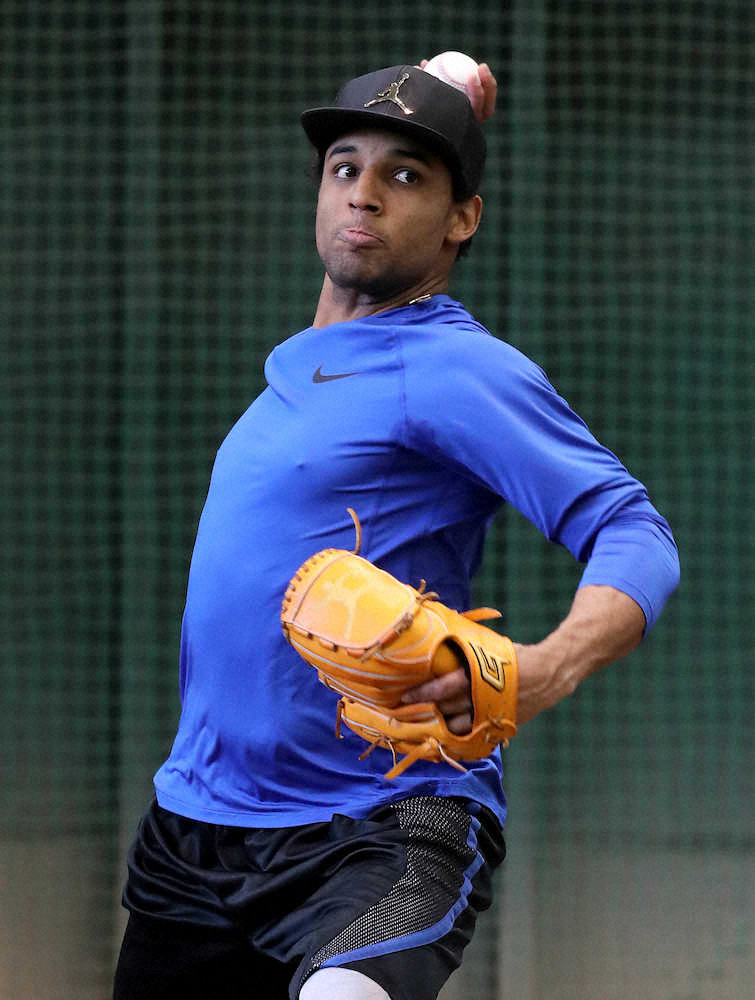 【画像・写真】巨人・原監督が「スクラム」期待の菅野30球、サンチェス20球の投げ込み