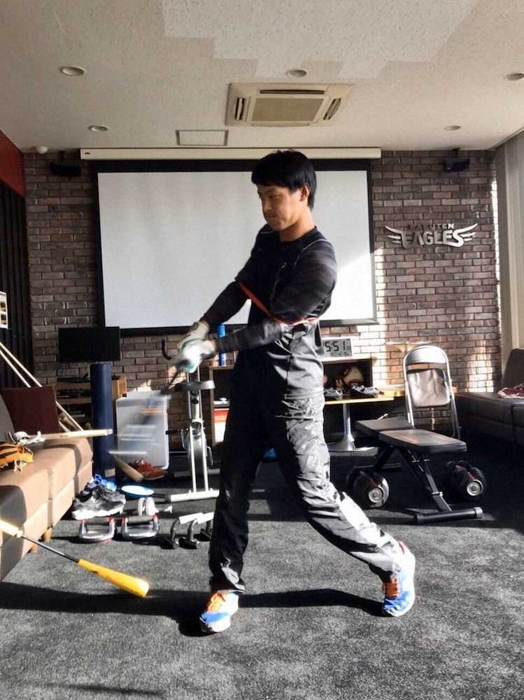 【画像・写真】楽天・辰己　金森打撃コーチの理論習得へ打撃フォーム矯正