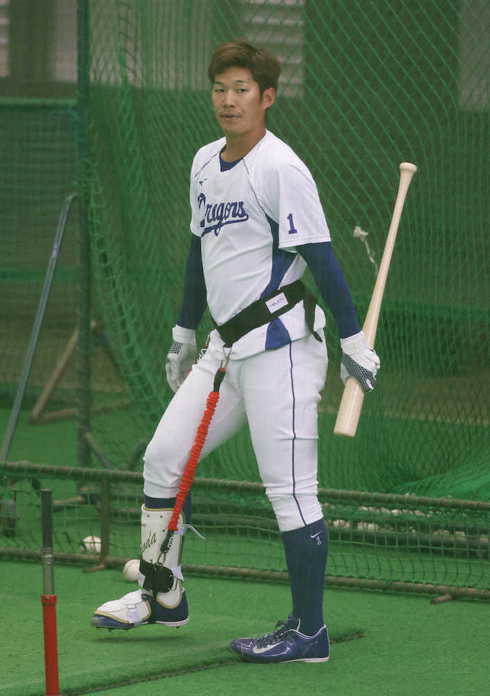 【画像・写真】中日・京田　課題の打力向上へ新兵器「ベロプロ」装着