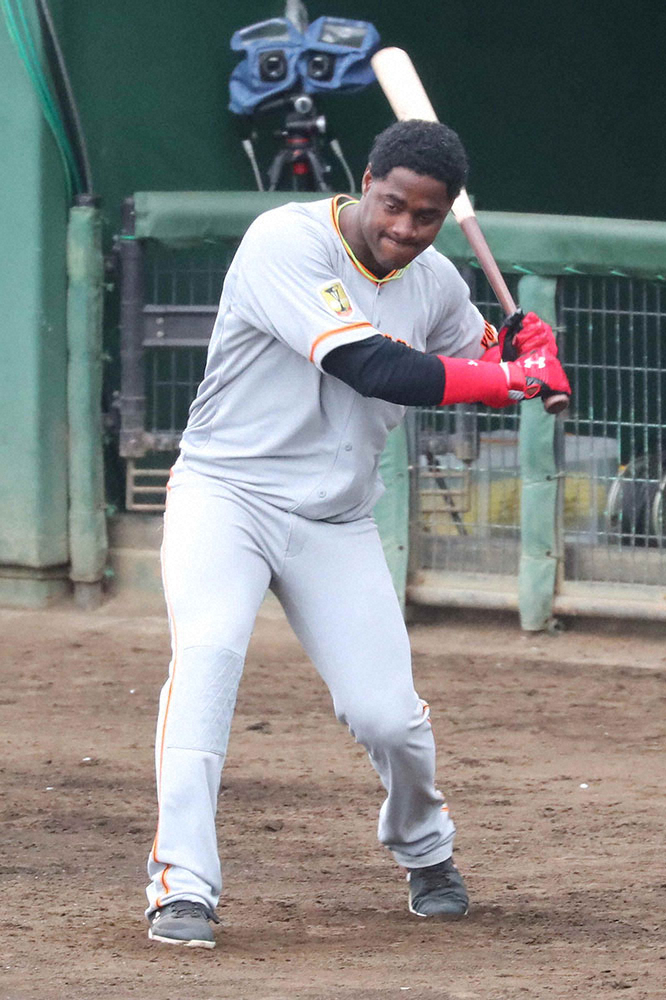 【画像・写真】巨人・モタ「明日にでもゲームに入っていける」　打撃練習で鋭い当たり連発