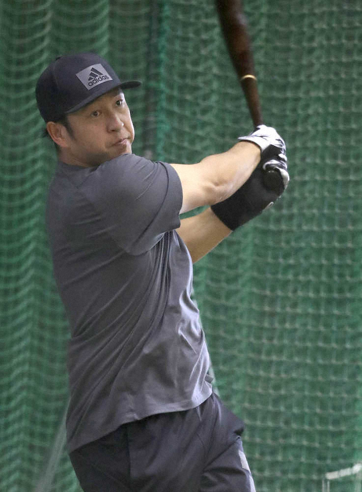 【画像・写真】巨人・中島「一球に集中していました」　亀井らと打撃練習、鋭い打球連発