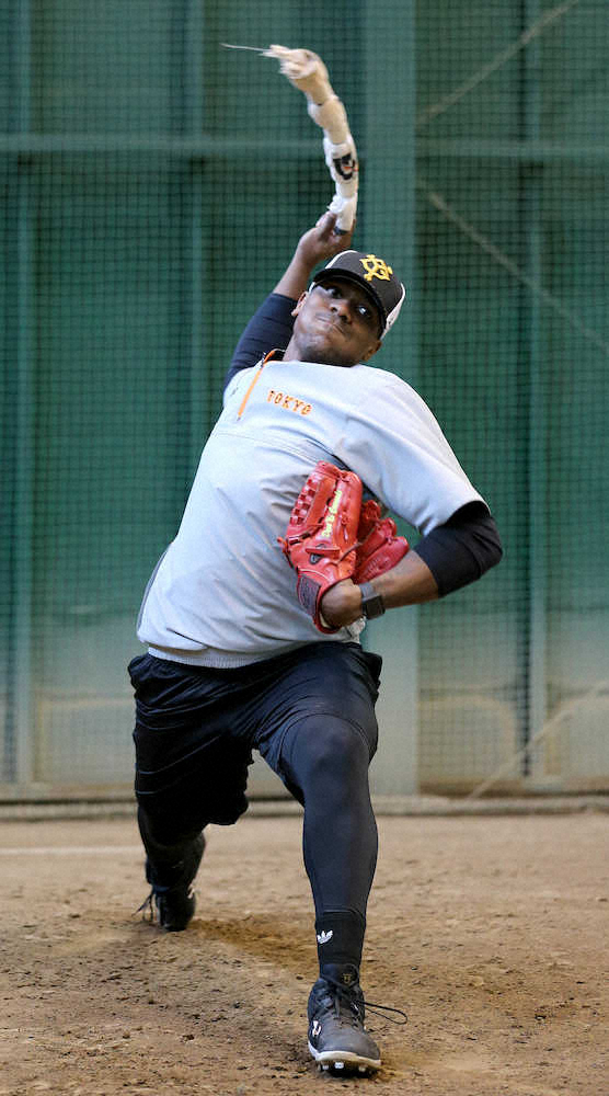 【画像・写真】巨人・ビエイラ　“自撮り”でフォームチェック